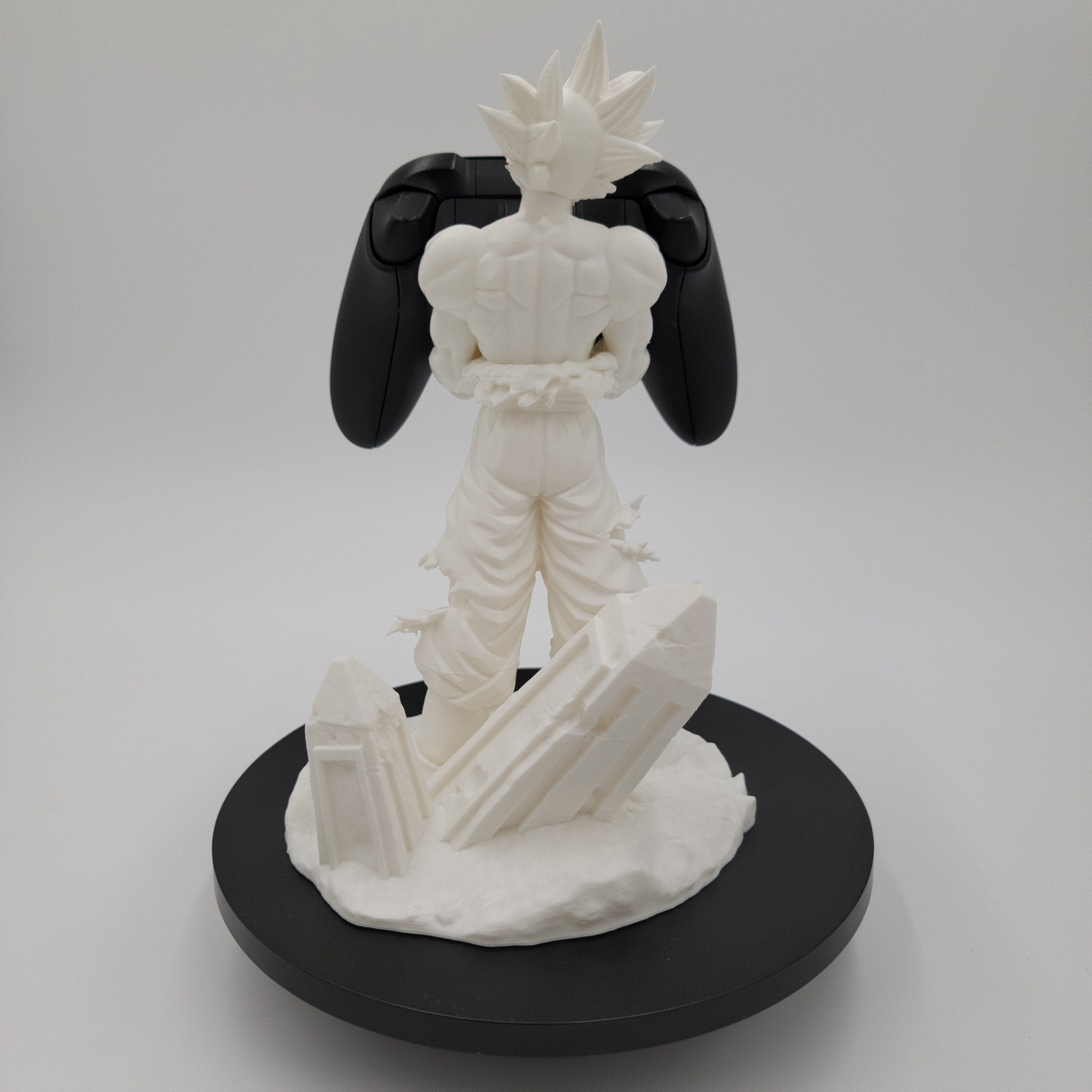 Son Goku Controller Holder Sculpture – Legendary Super Saiyan Buff Edi